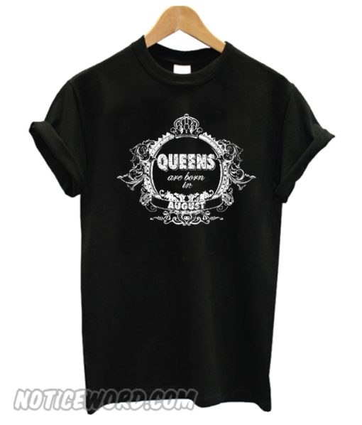 Queens are born in August smooth T-Shirt