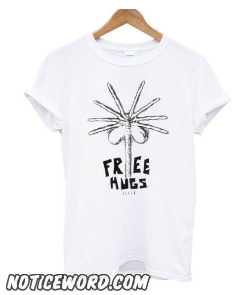 Alien Free Hugs Ringer smooth T-Shirt