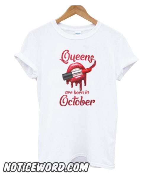 Queens are born in October lips v T-shirt