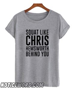 SQUAT LIKE CHRIS HEMSWORTH IS BEHIND YOU smooth T-SHIRT