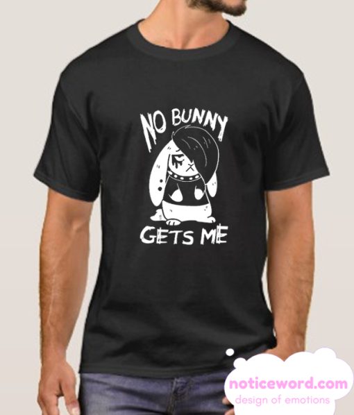 NO BUNNY GETS ME smooth T-SHIRT